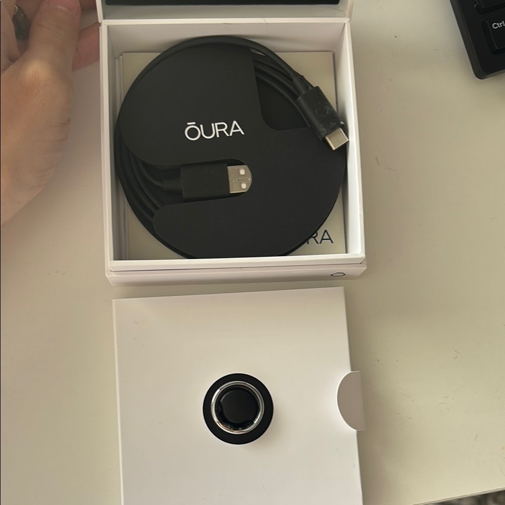 Oura Gen 3 Horizon Silver Ring with Charging Dock